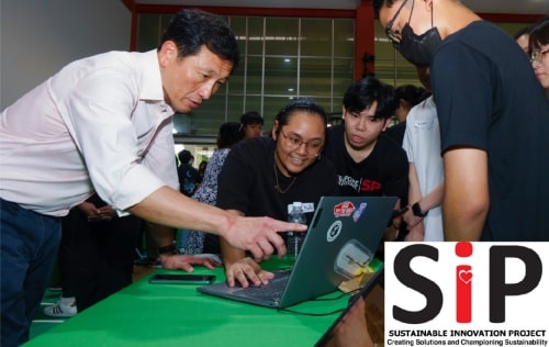 Minister Ong Ye Kung with Project Team