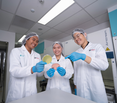 CLS-DFST Students Viewing Bacteria Culture-v01