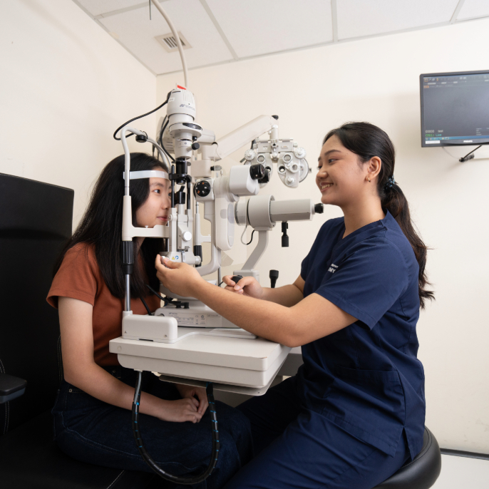 CLS-DOPT Student Performing Check on Patient Using Ophthalmoscope-v01