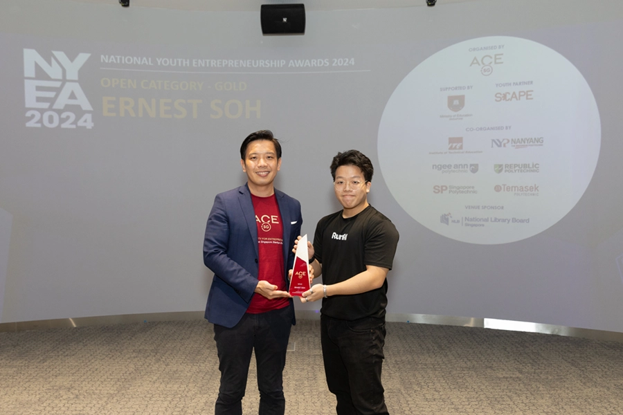 NYEA Gold winner RunAI Co-founder Ernest Soh with MOS Alvin Tan  (Photo courtesy of ACE)