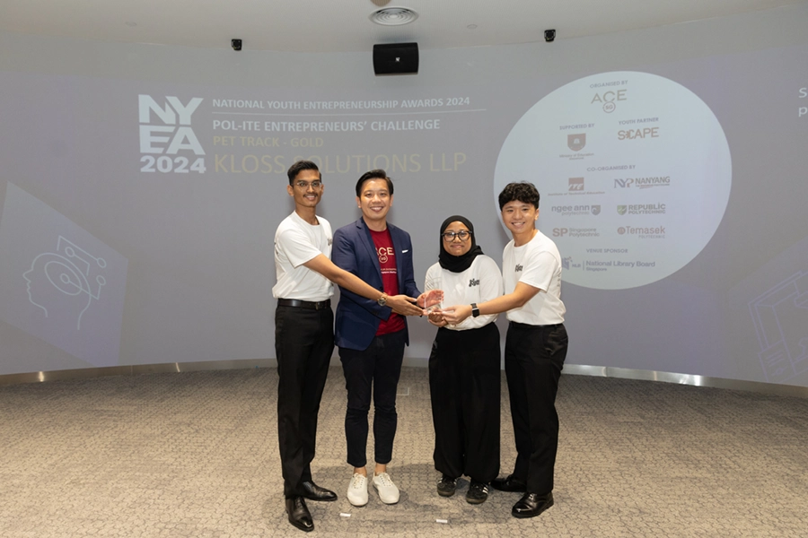 POLITE Challenge Gold winner Kloss with MOS Alvin Tan