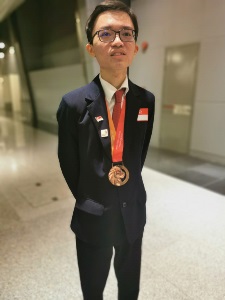 wong-xinjie-medal-photo.tmb-medium