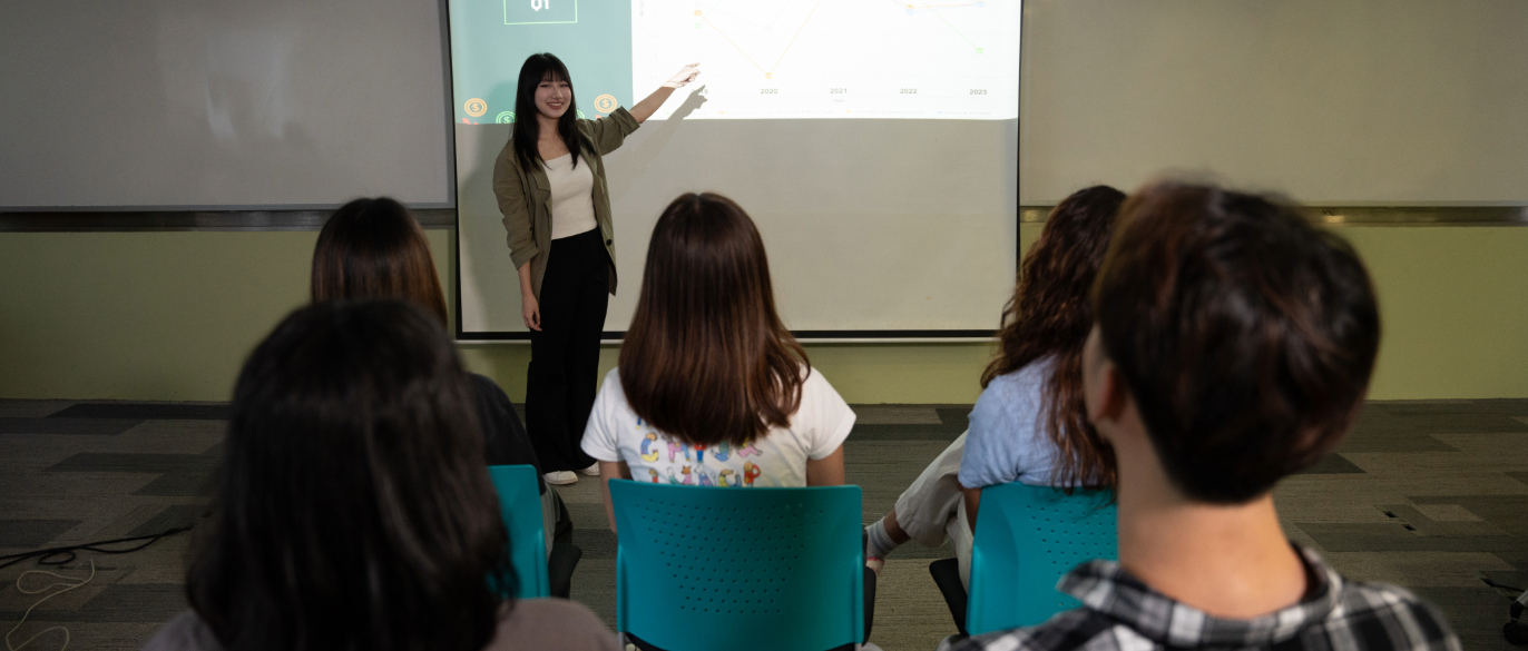 SB-DBKF Student Presenting to a Class-v01