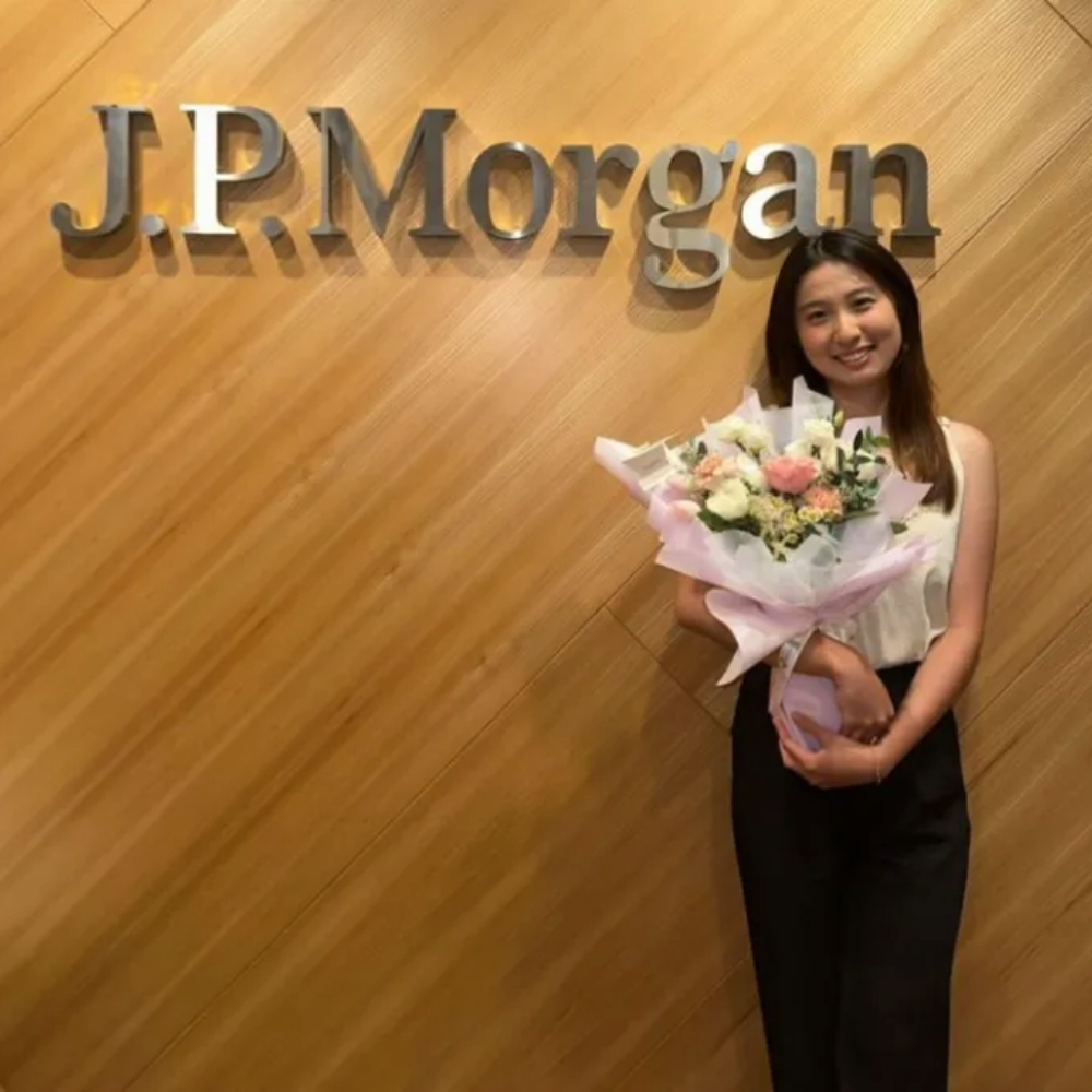 SB-DBKF Student with Flowers by JP Morgan Logo-v01