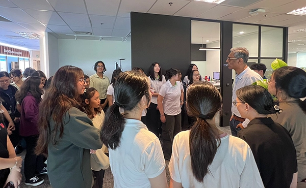 SoC students on office tour