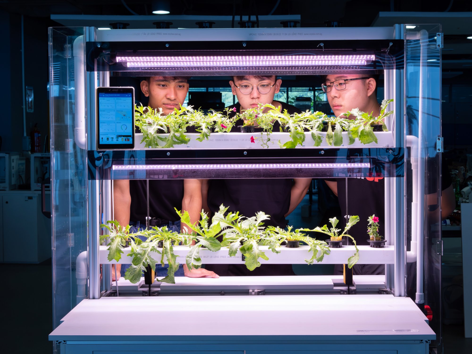 Mobile Vermiponics Vertical Farming System